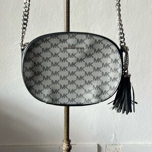 Michael Kors Ginny Medium Messenger Crossbody